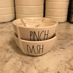 Rae Dunn Pinch & Dash salt and pepper set